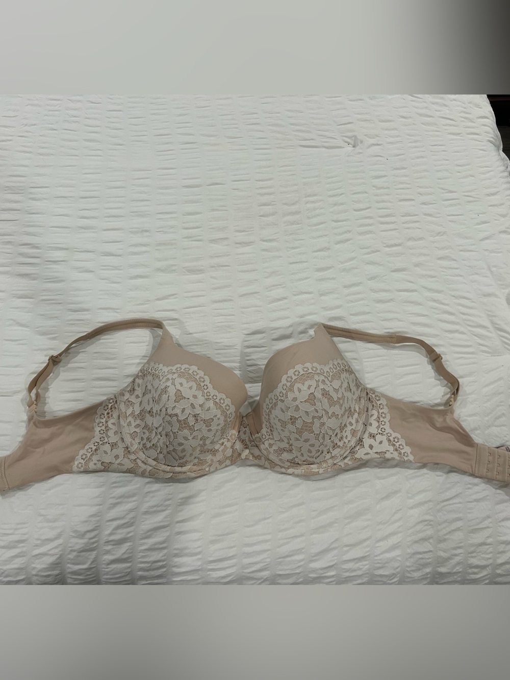 Victoria's Secret Nude and White Lace T-Shirt Bra